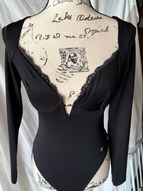 Popilush Women's Black Long-Sleeve Plunge Lace-Trim Bodysuit
